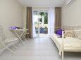 Blagovaonica Tučepi, Blagovaonica u smještaju tipa studio-apartment, dostupna klima, kućni ljubimci dozvoljeni i WiFi.