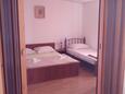 Ložnice Gradac, Ložnice v ubytování typu apartment, domácí mazlíčci povoleni a WiFi.