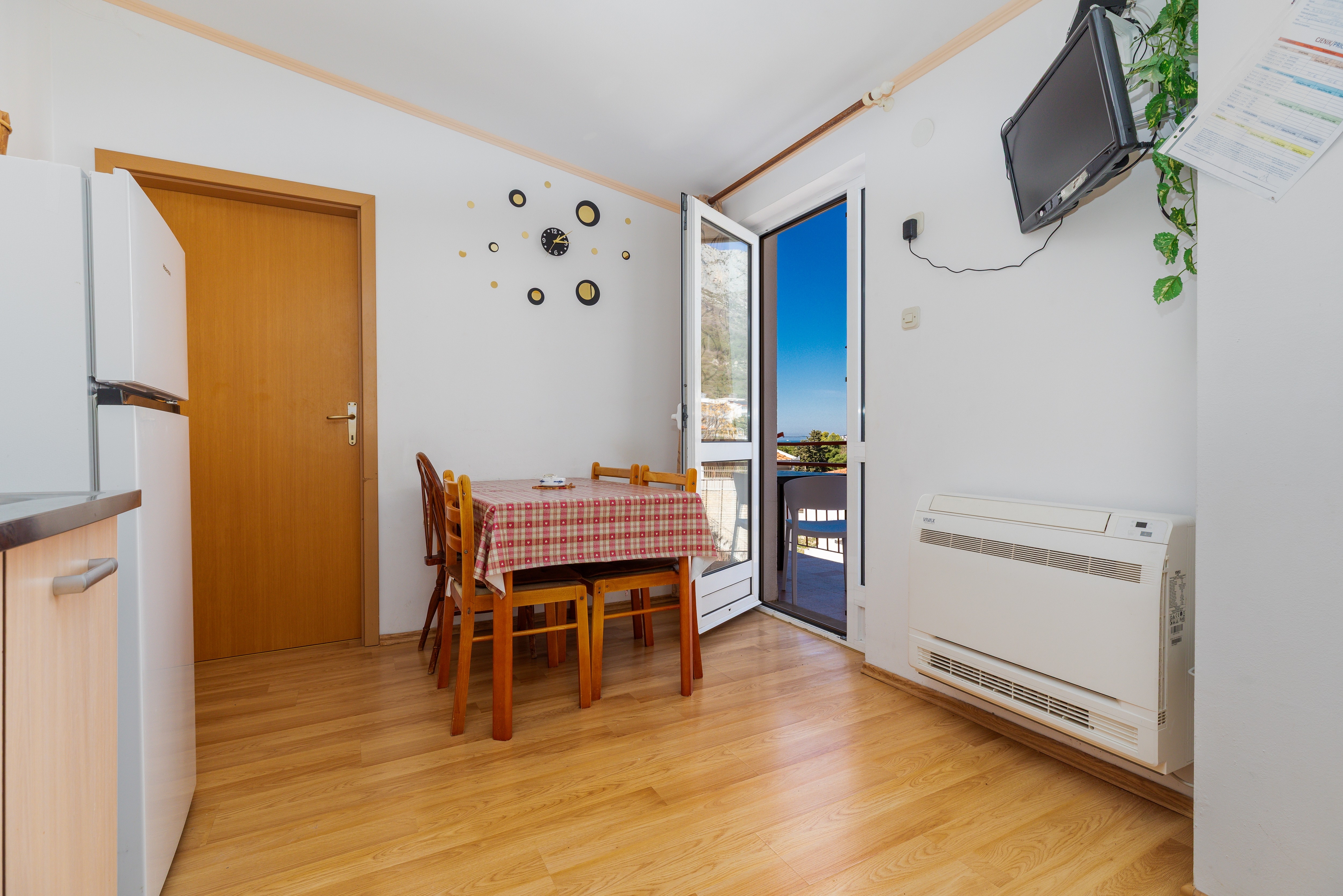 Two bedroom apartment with balcony and sea view Gradac, Makarska (A-6820-b) Two bedroom apartment with balcony and sea view Gradac, Makarska (A-6820-b)