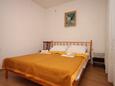 Ložnice Gradac, Ložnice v ubytování typu apartment, domácí mazlíčci povoleni a WiFi.