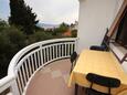 Gradac, Terras in the apartment, with a sea view, (pet friendly) en WiFi.