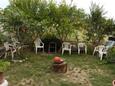 Gradac, Makarska, Courtyard 6820 - Apartments with pebble beach.
