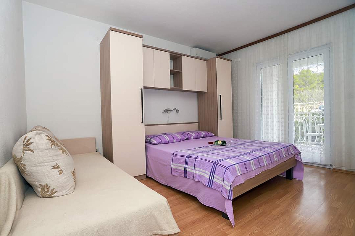 Studio flat with balcony Baška Voda (Makarska) (AS-6827-c)