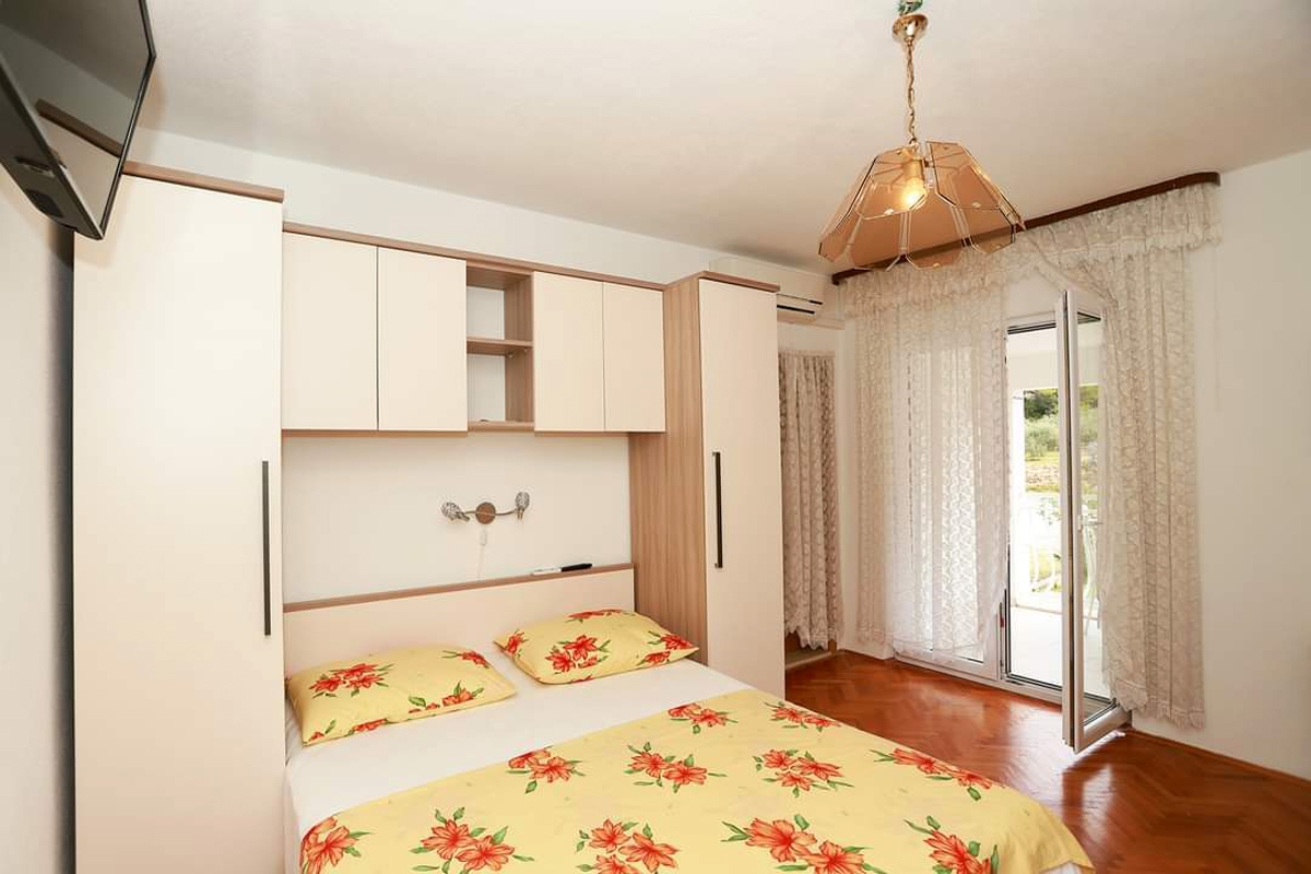 Studio flat with balcony Baška Voda, Makarska (AS-6827-l)