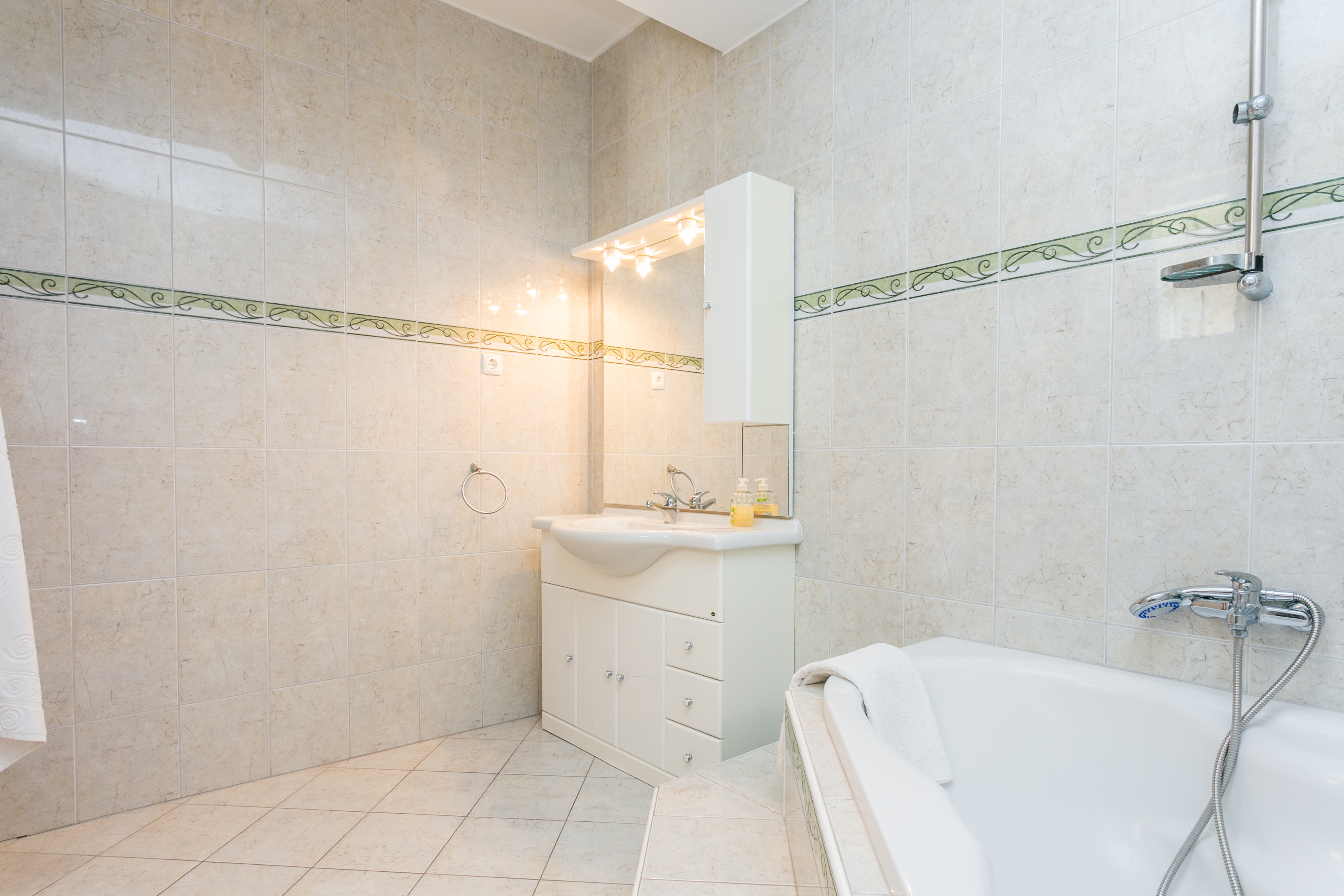 Two bedroom apartment with terrace and sea view Brela, Makarska  A-a