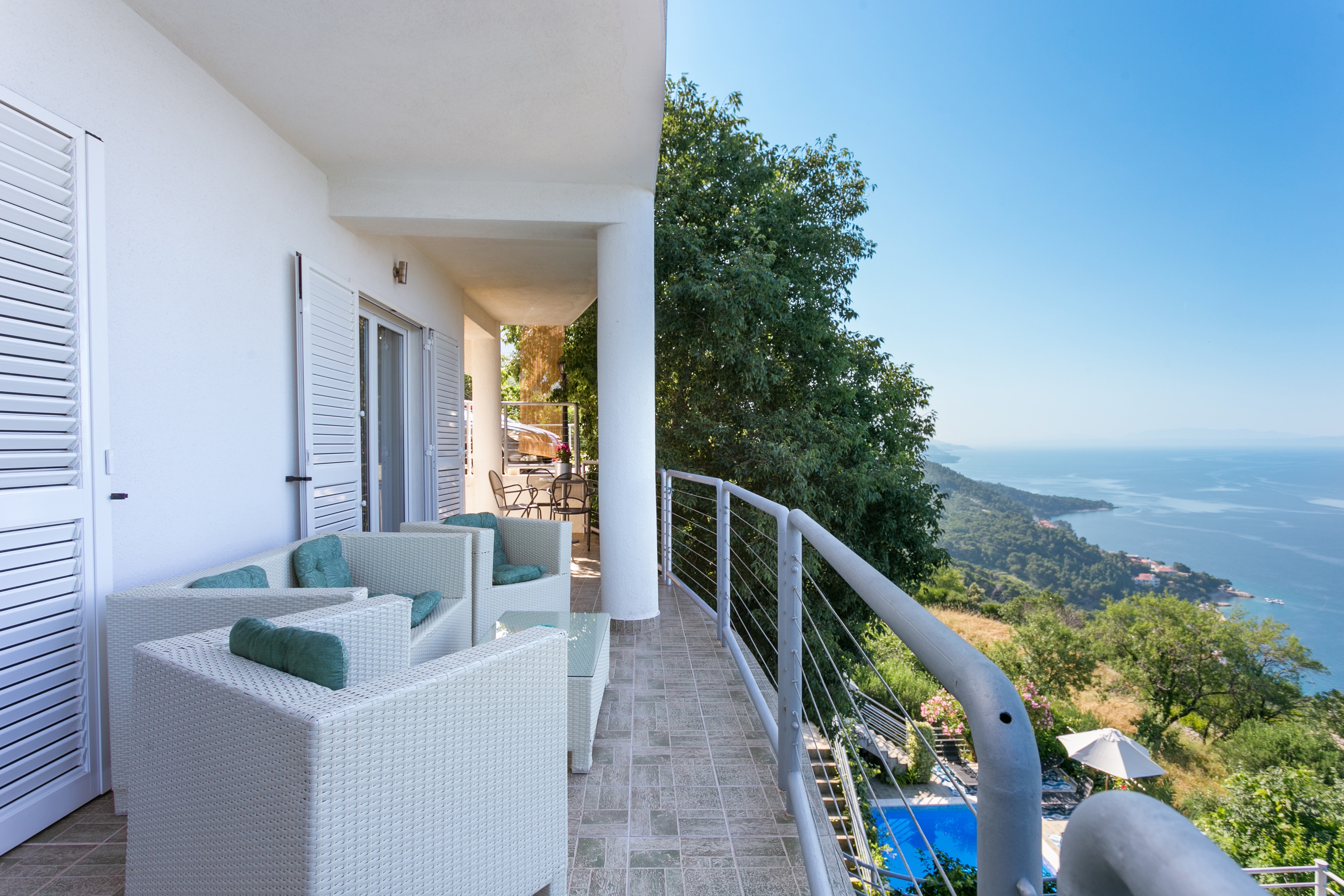Two bedroom apartment with terrace and sea view Brela, Makarska  A-a
