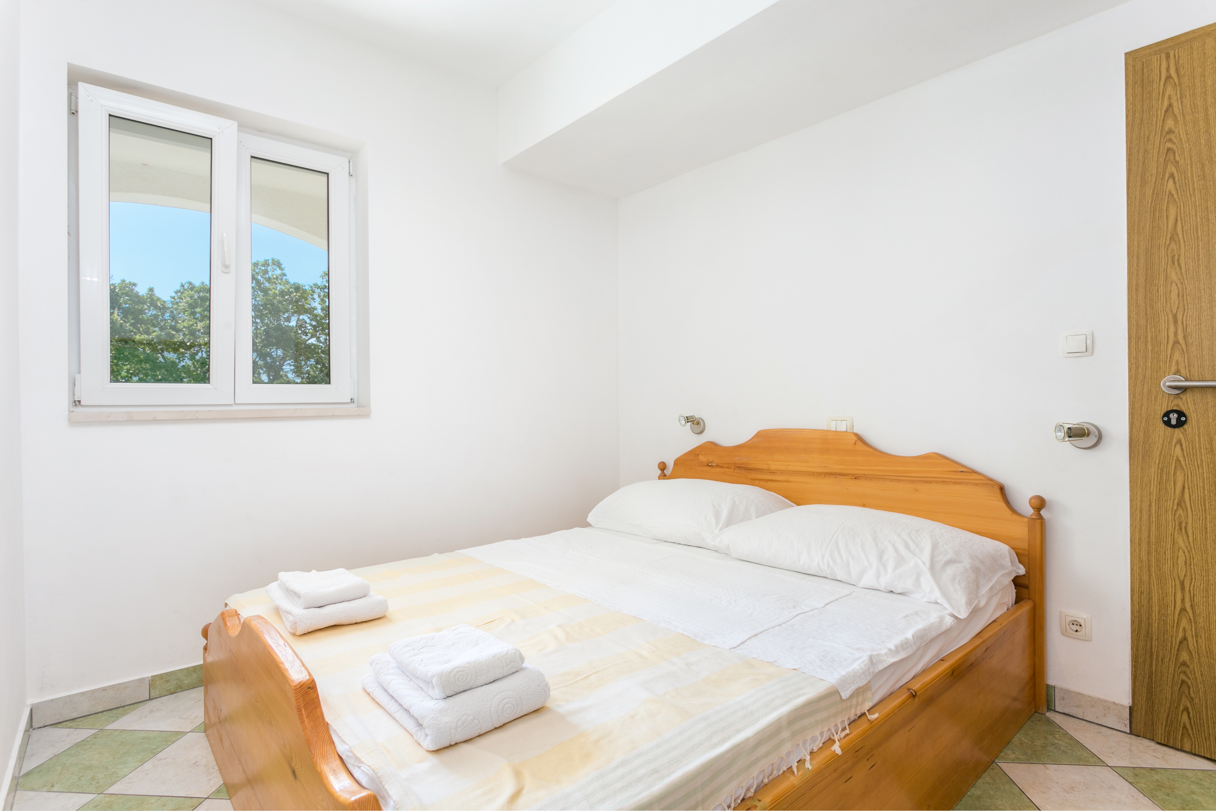 Three bedroom apartment with terrace and sea view Brela, Makarska  A-d