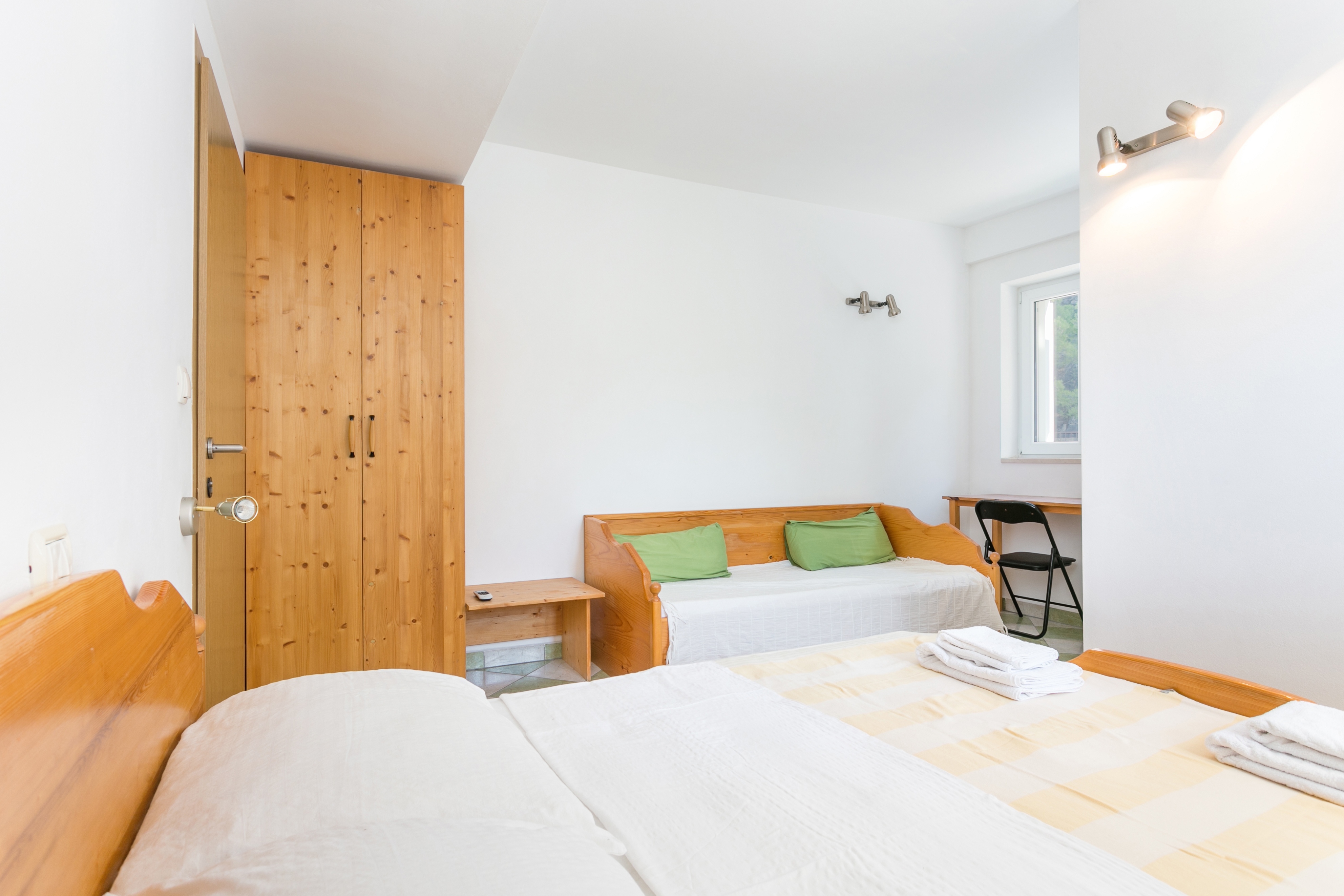 Three bedroom apartment with terrace and sea view Brela, Makarska  A-d