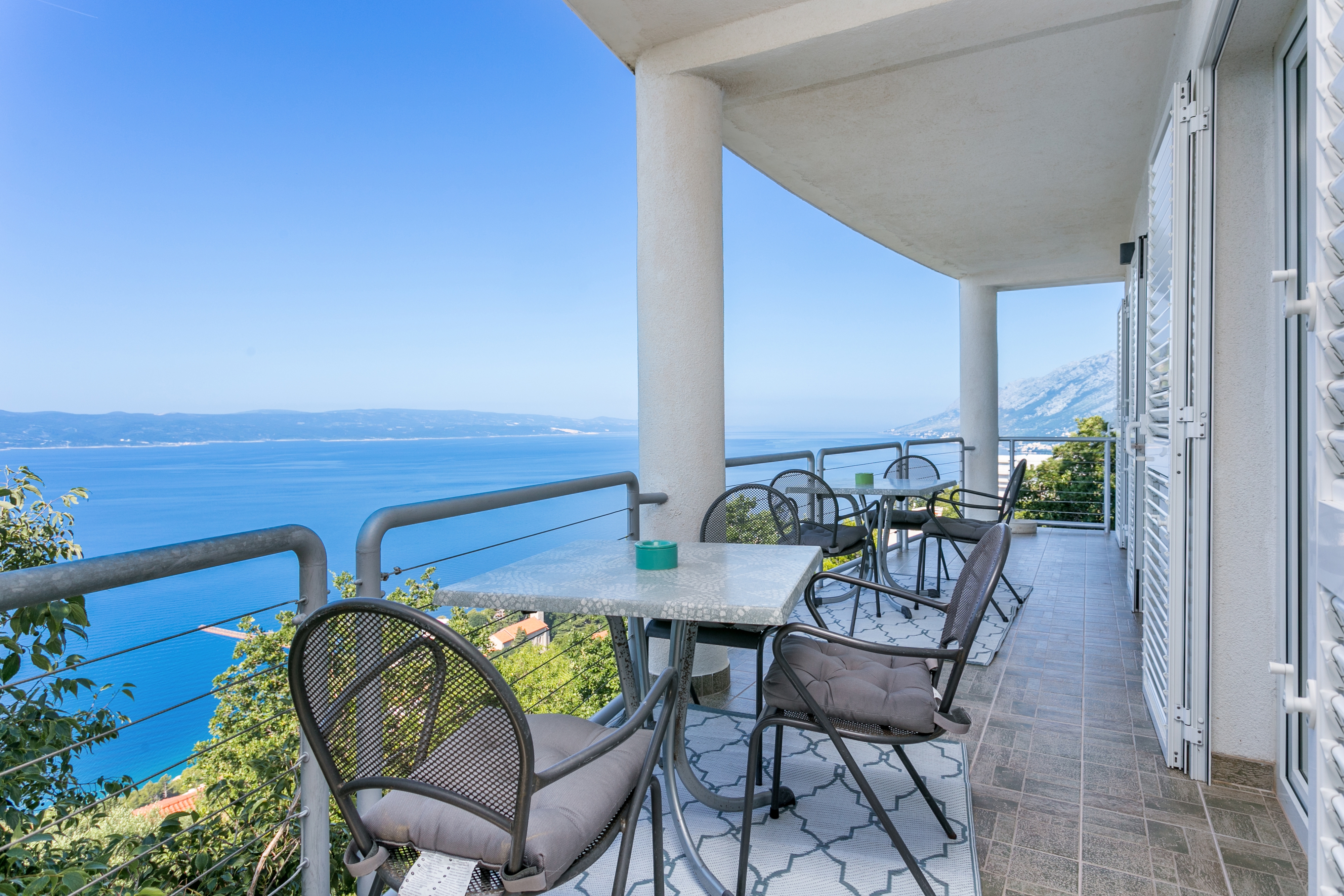 Three bedroom apartment with terrace and sea view Brela, Makarska  A-d