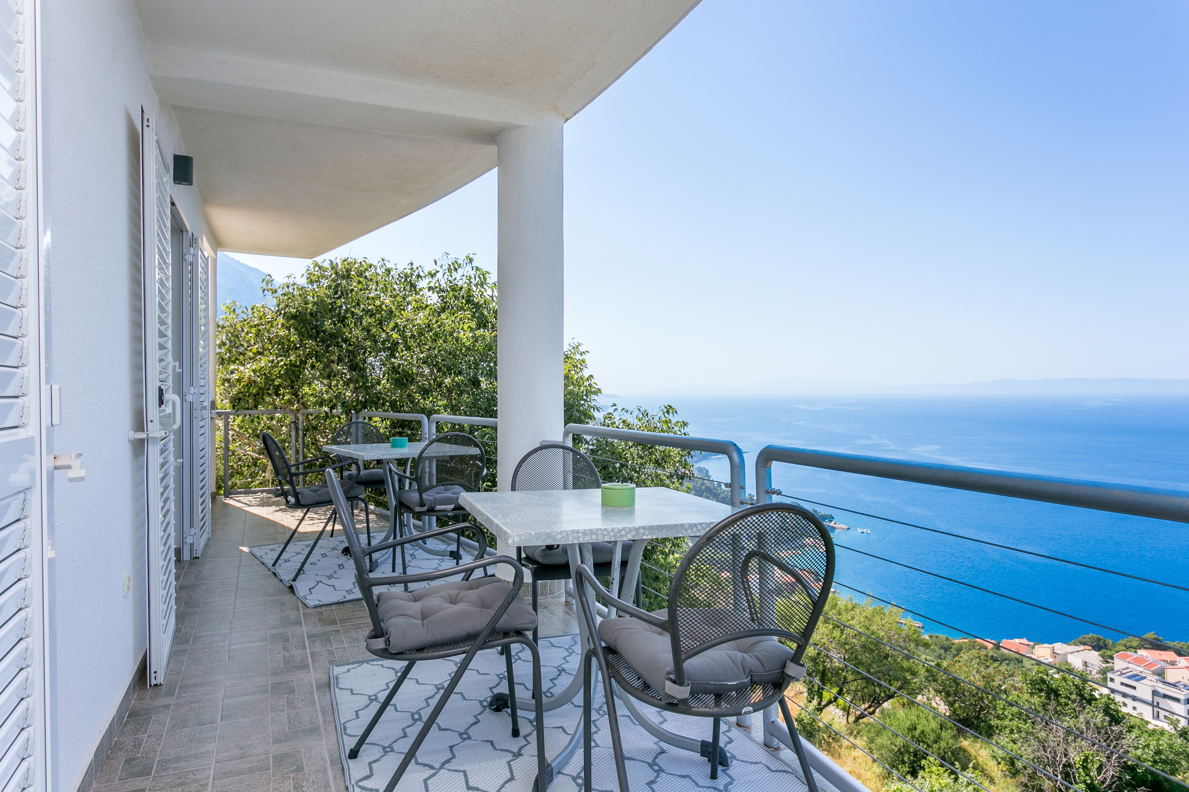 Three bedroom apartment with terrace and sea view Brela, Makarska  A-d
