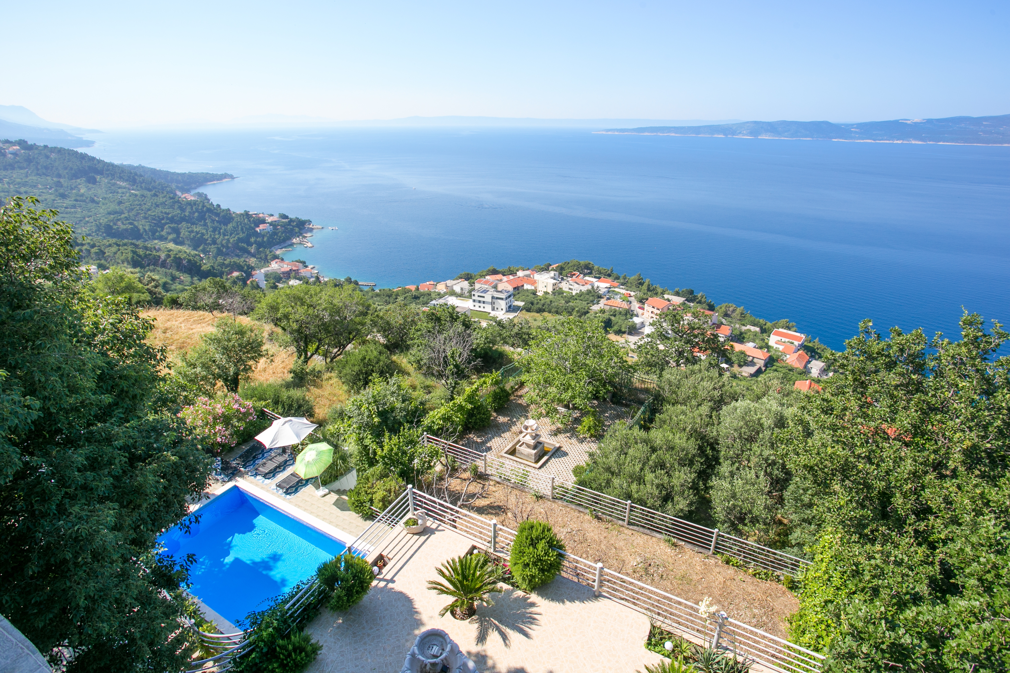 Three bedroom apartment with terrace and sea view Brela, Makarska  A-d