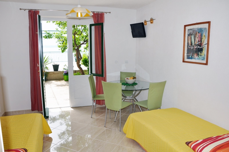 One bedroom apartment with terrace and sea view Podgora, Makarska (A-6836-c)
