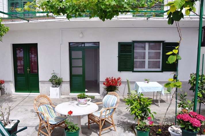 One bedroom apartment with terrace and sea view Podgora, Makarska  A-c