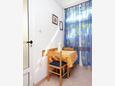 Dining room Podgora, Dining room in the studio-apartment, air condition available and WiFi.