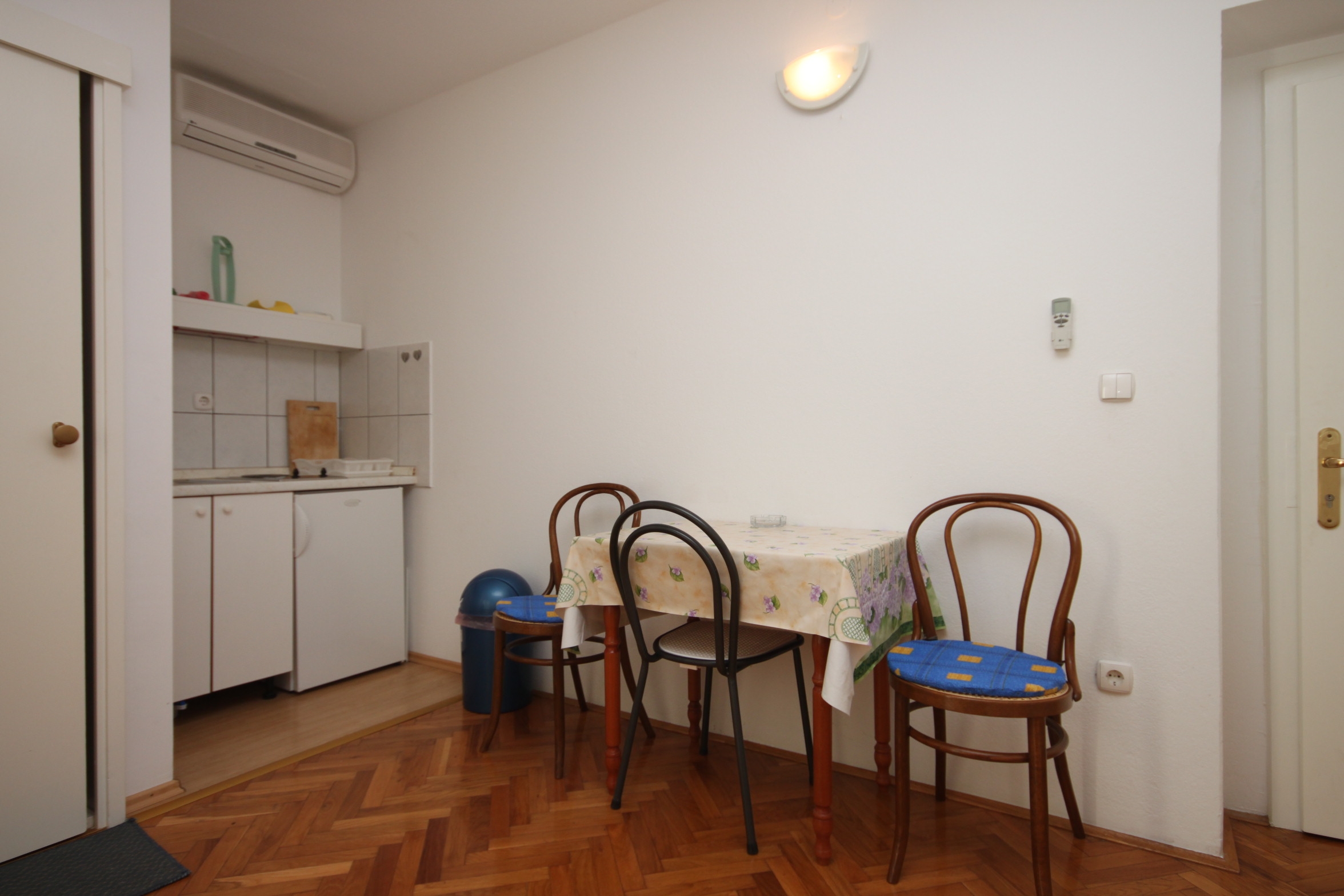 Studio flat with balcony Makarska (AS-6839-a) Studio flat with balcony Makarska (AS-6839-a)