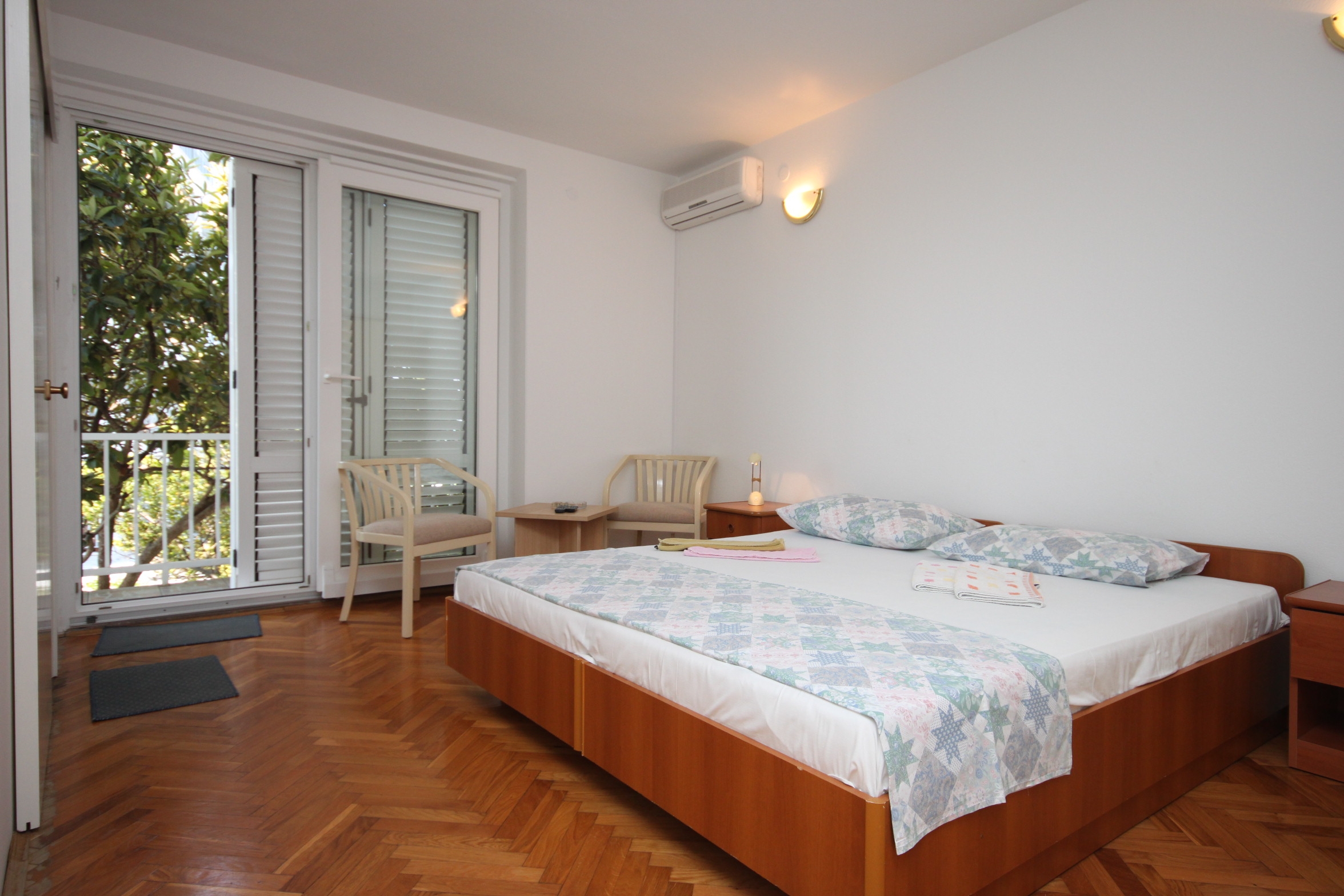 Room with balcony Makarska (S-6839-a)