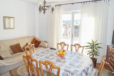 Dining room Makarska, Dining room in the apartment, WIFI.