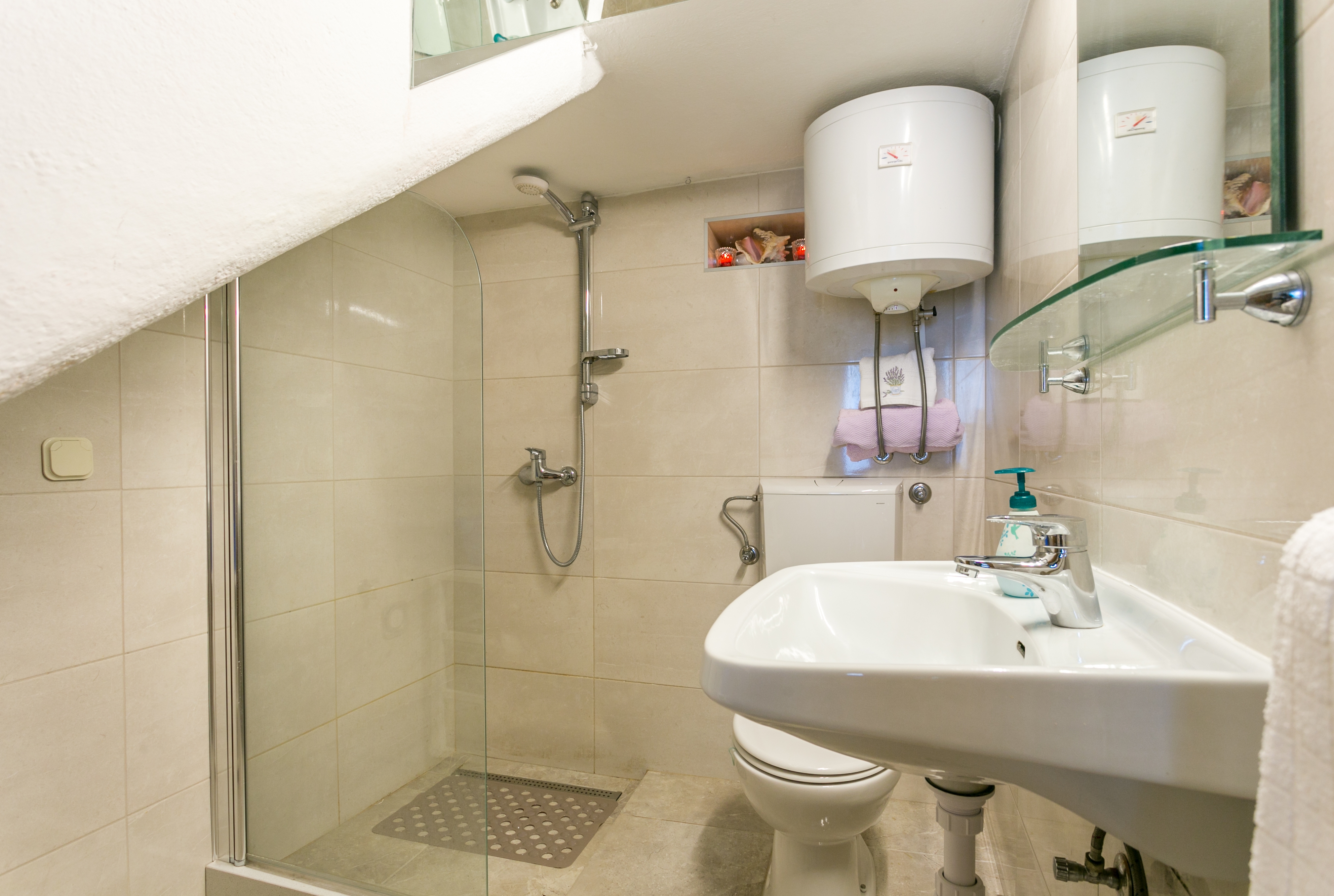 One bedroom apartment near beach Podgora, Makarska  A-b