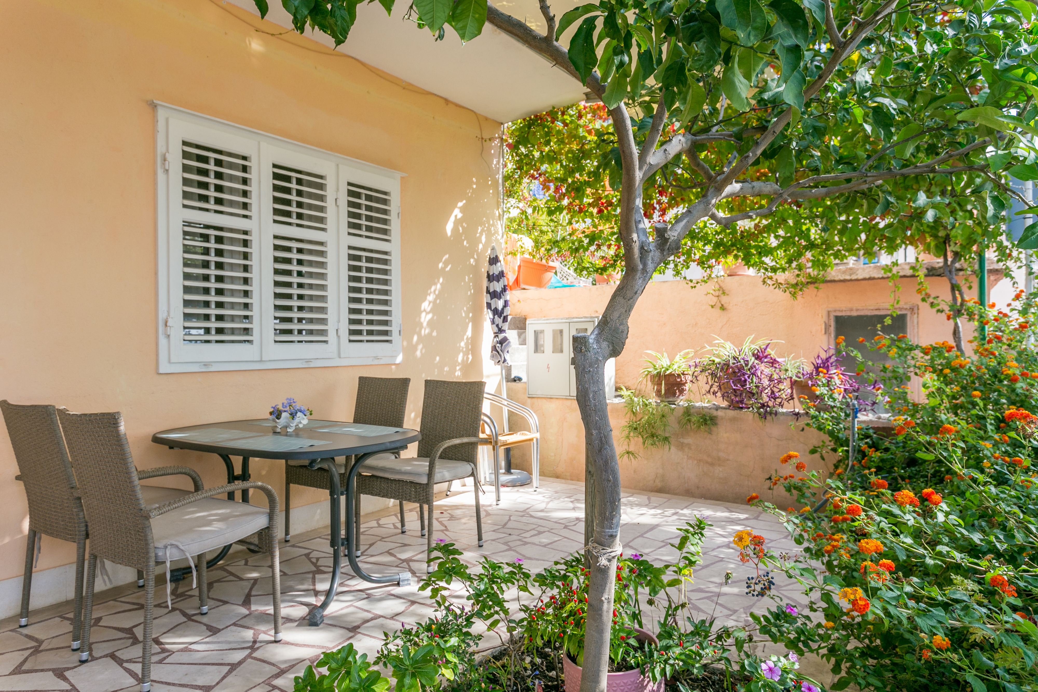 One bedroom apartment near beach Podgora, Makarska  A-b