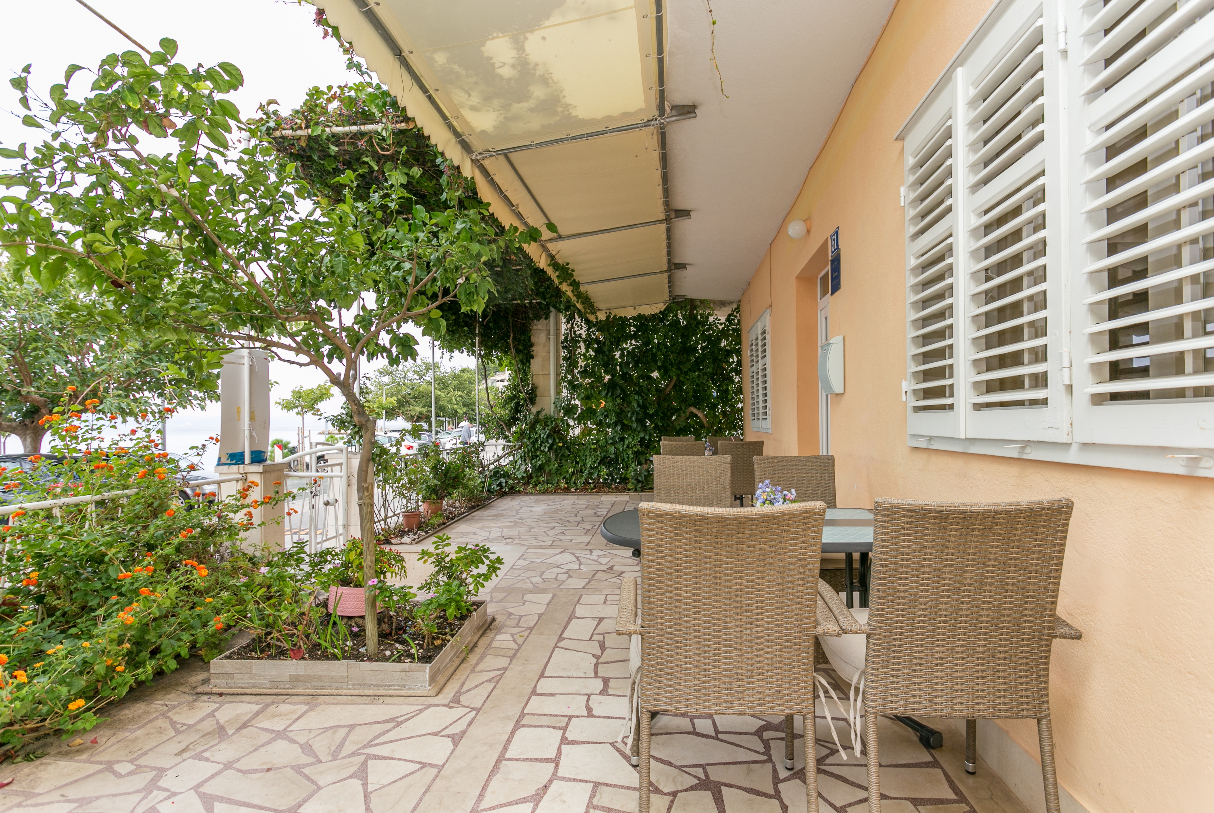One bedroom apartment near beach Podgora, Makarska  A-b