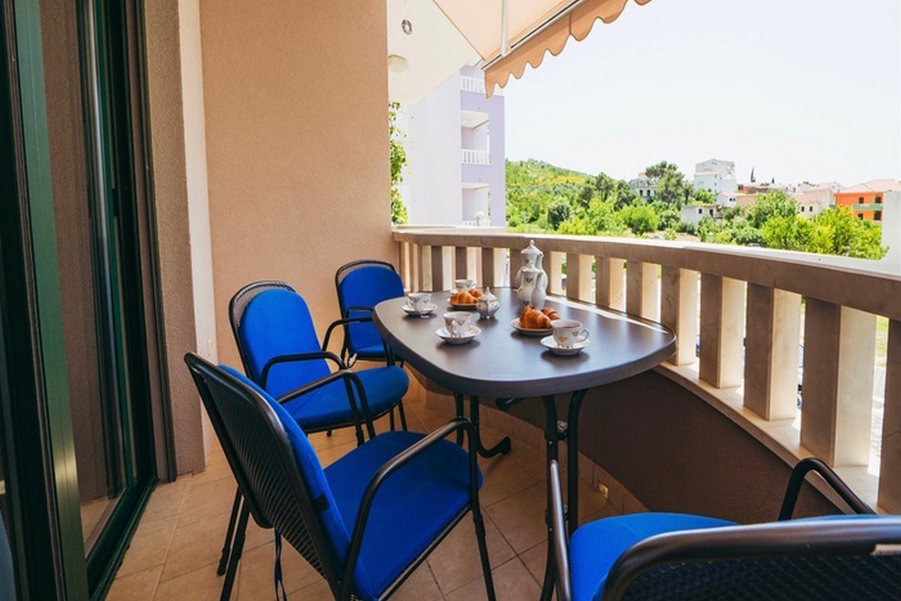 One bedroom apartment with balcony and sea view Promajna, Makarska  A-a