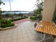 Pašman, Terrasse dans l’hébergement en type apartment, avec la vue sur la mer.