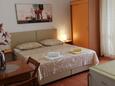 Camera da letto Makarska, Camera da letto nell'alloggi del tipo studio-apartment, condizionatore disponibile e WiFi.