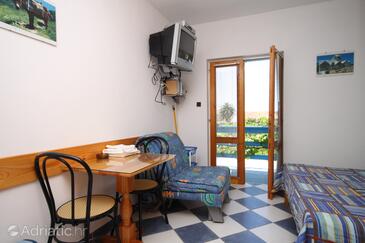 Sućuraj, Dining room in the studio-apartment, (pet friendly) and WiFi.