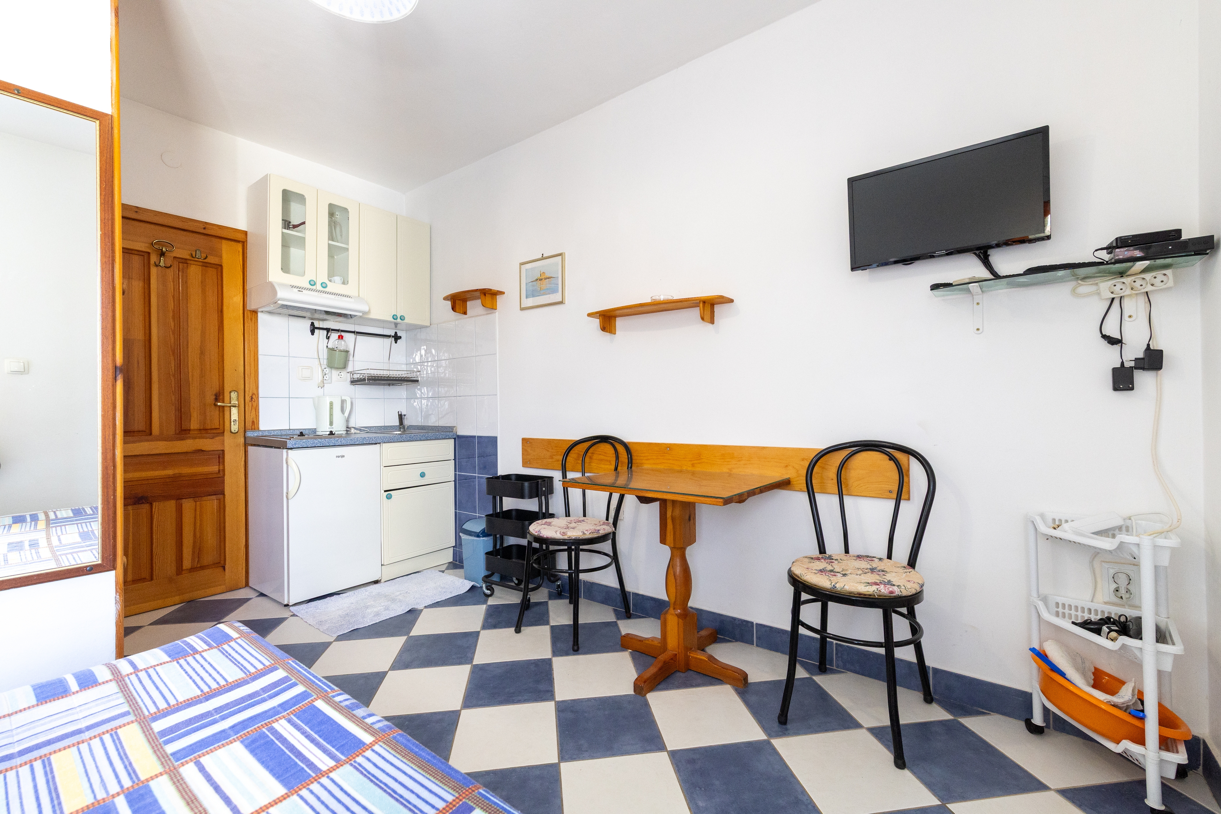 Studio flat with balcony Sućuraj, Hvar (AS-6852-c)