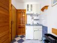 Sućuraj, Cocina in the studio-apartment, (pet friendly) y WiFi.