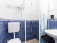 Ванная комната Sućuraj, Ванная комната в размещении типа studio-apartment, Домашние животные допускаются и WiFi.