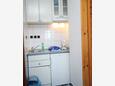 Sućuraj, Kitchen in the studio-apartment, (pet friendly) and WiFi.