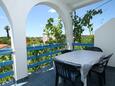 Sućuraj, Terrace in the studio-apartment, (pet friendly) and WiFi.