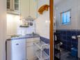 Sućuraj, Kitchen in the studio-apartment, (pet friendly) and WiFi.