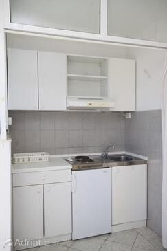 Kitchen Tučepi, Kitchen in the studio-apartment, WIFI.