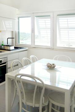 Dining room Makarska, Dining room in the apartment, dopusteni kucni ljubimci i WIFI.