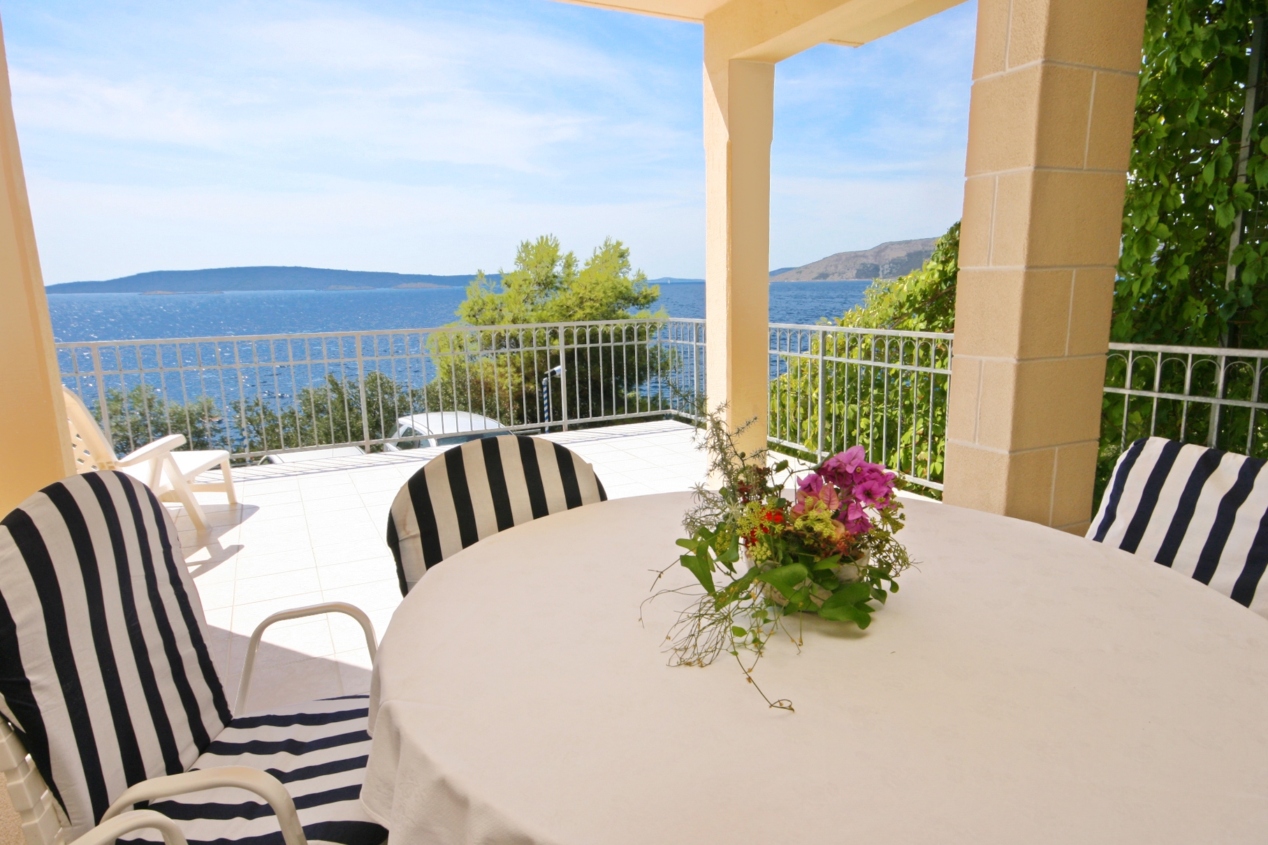 Three bedroom apartment near beach Okrug Donji, Čiovo  A-a