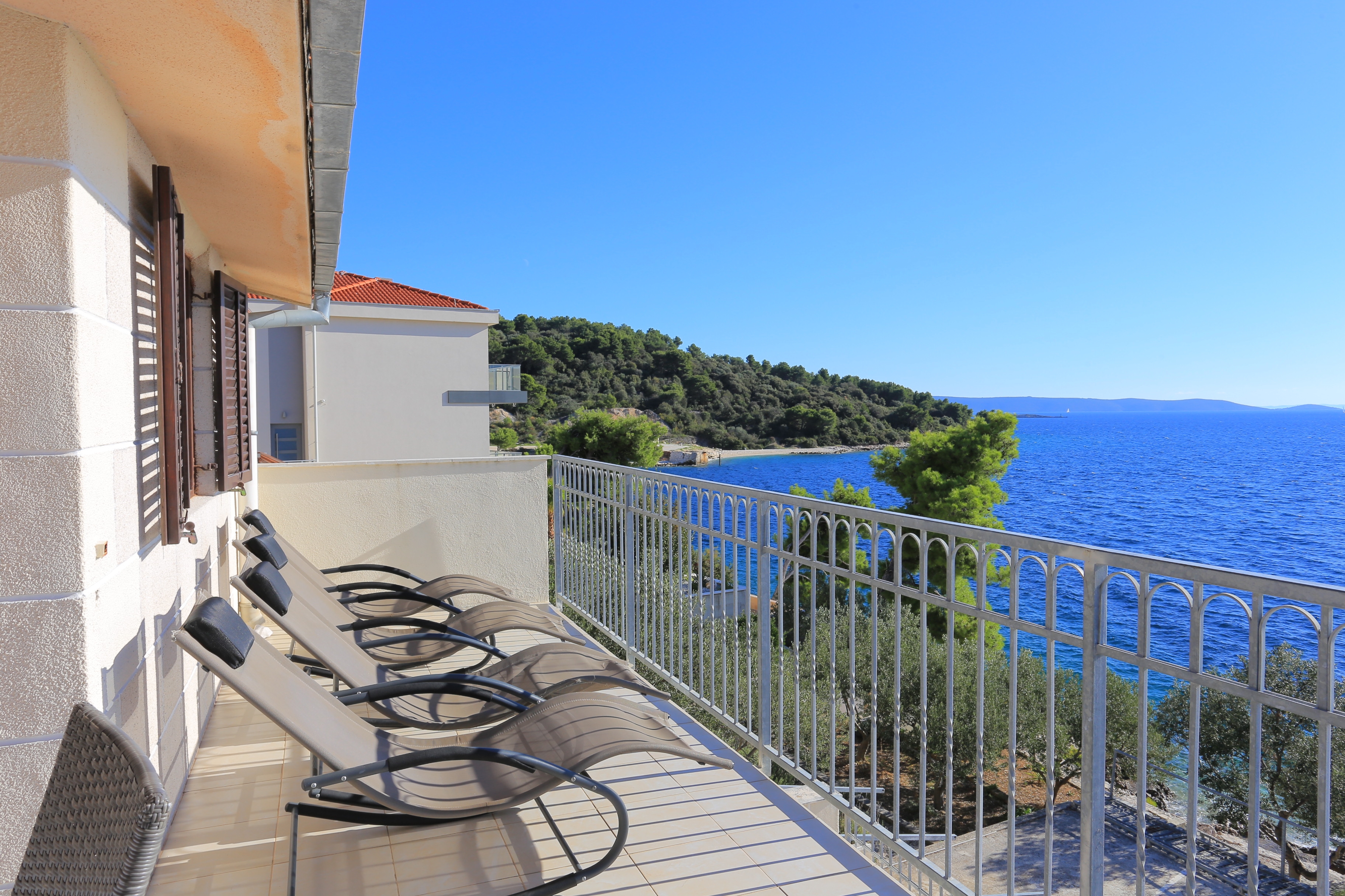 Three bedroom apartment near beach Okrug Donji, Čiovo  A-c