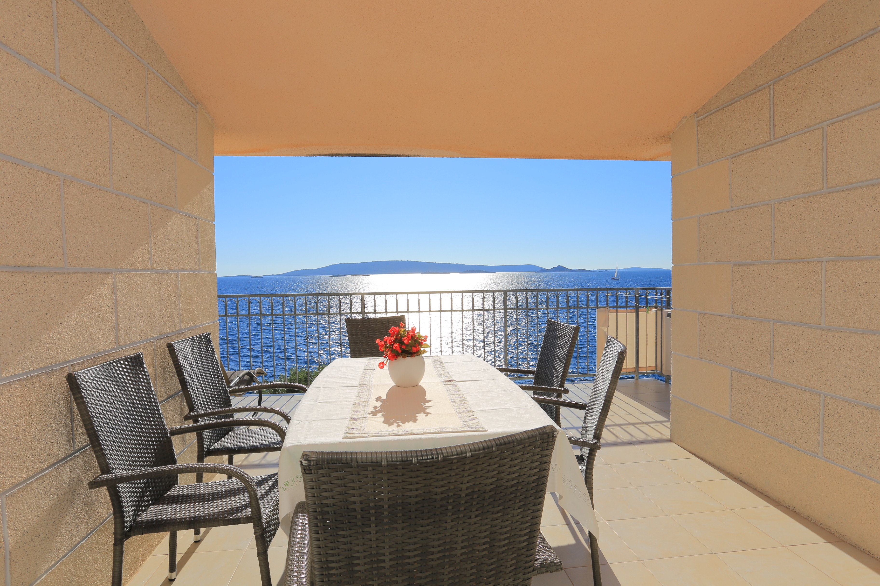 Three bedroom apartment near beach Okrug Donji, Čiovo  A-c