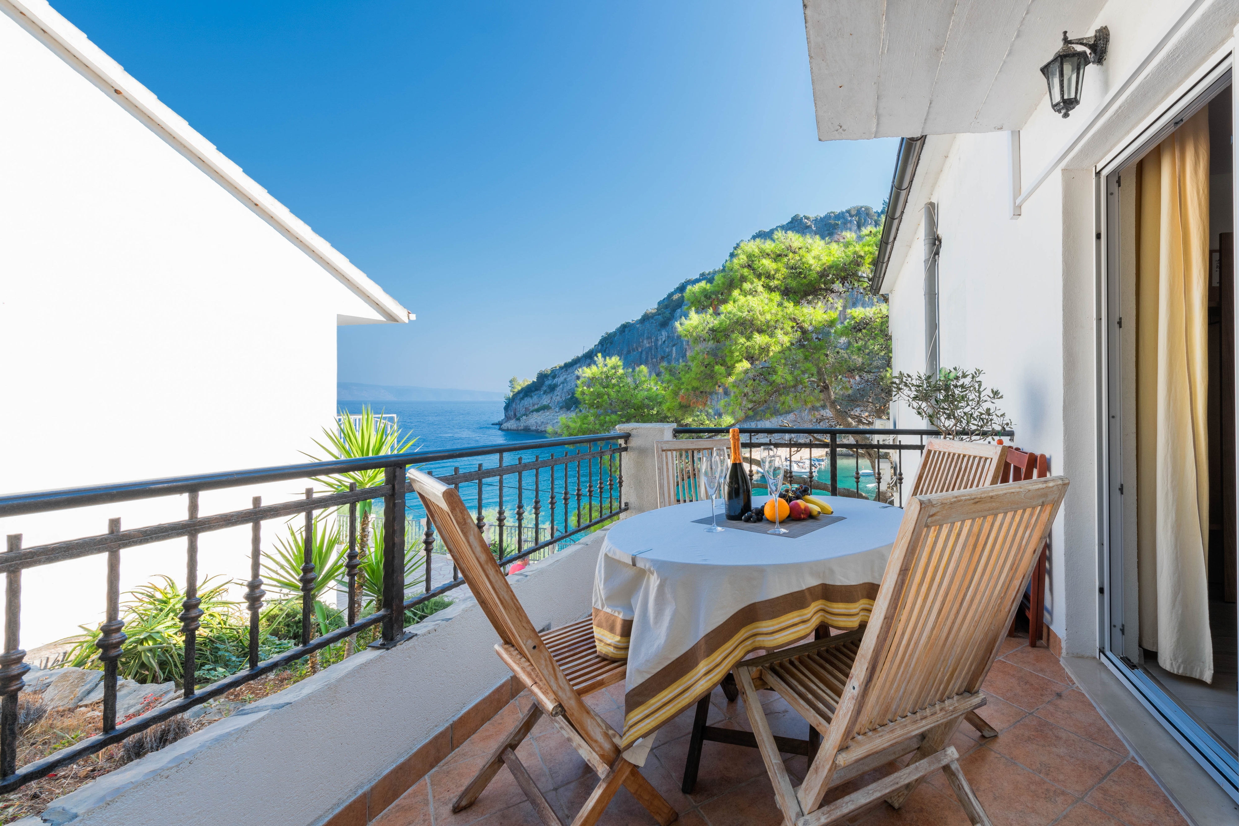 One bedroom apartment near beach Cove Vela Stiniva, Hvar  A-a