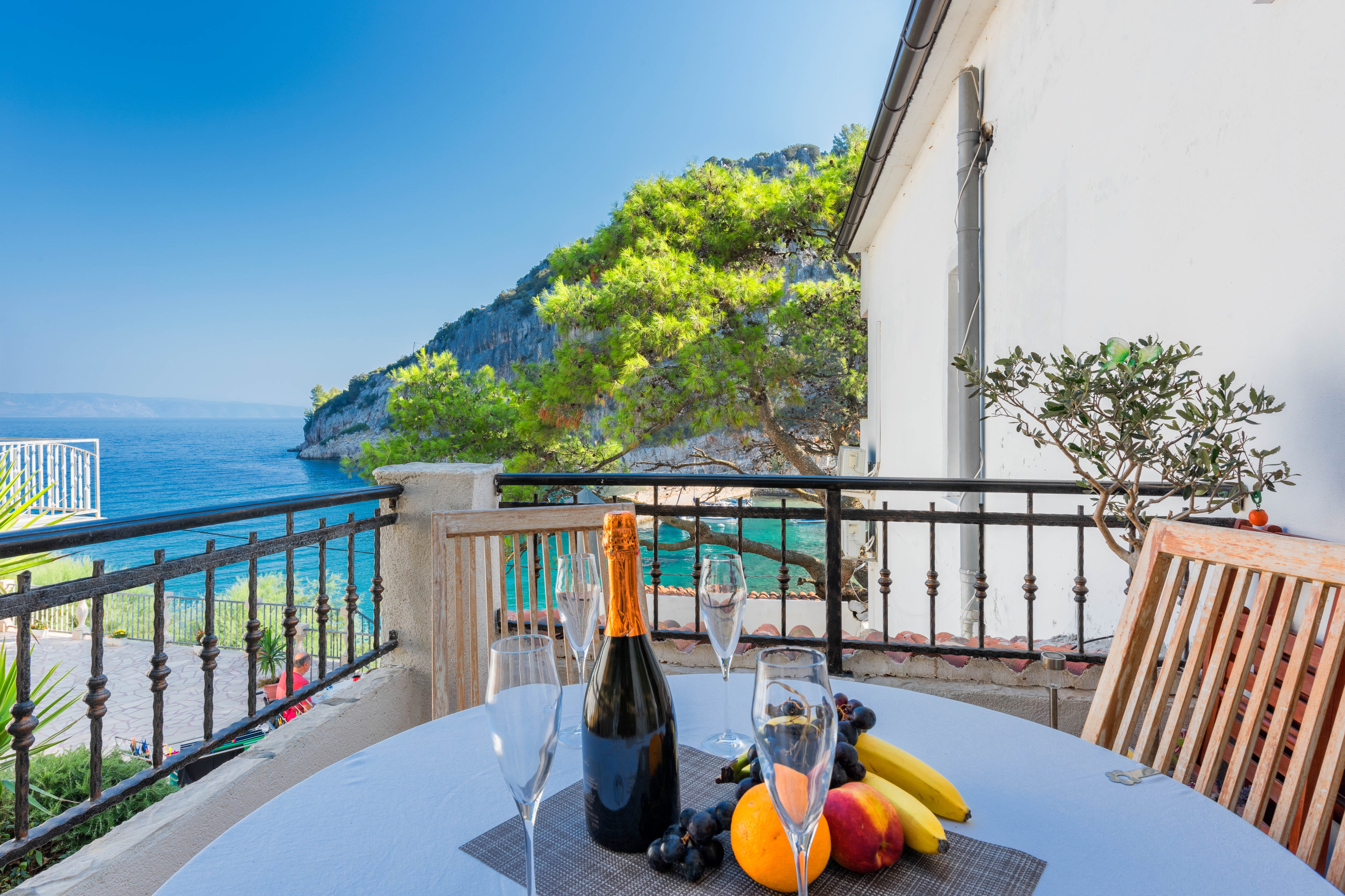 One bedroom apartment near beach Cove Vela Stiniva, Hvar (A-6864-a)