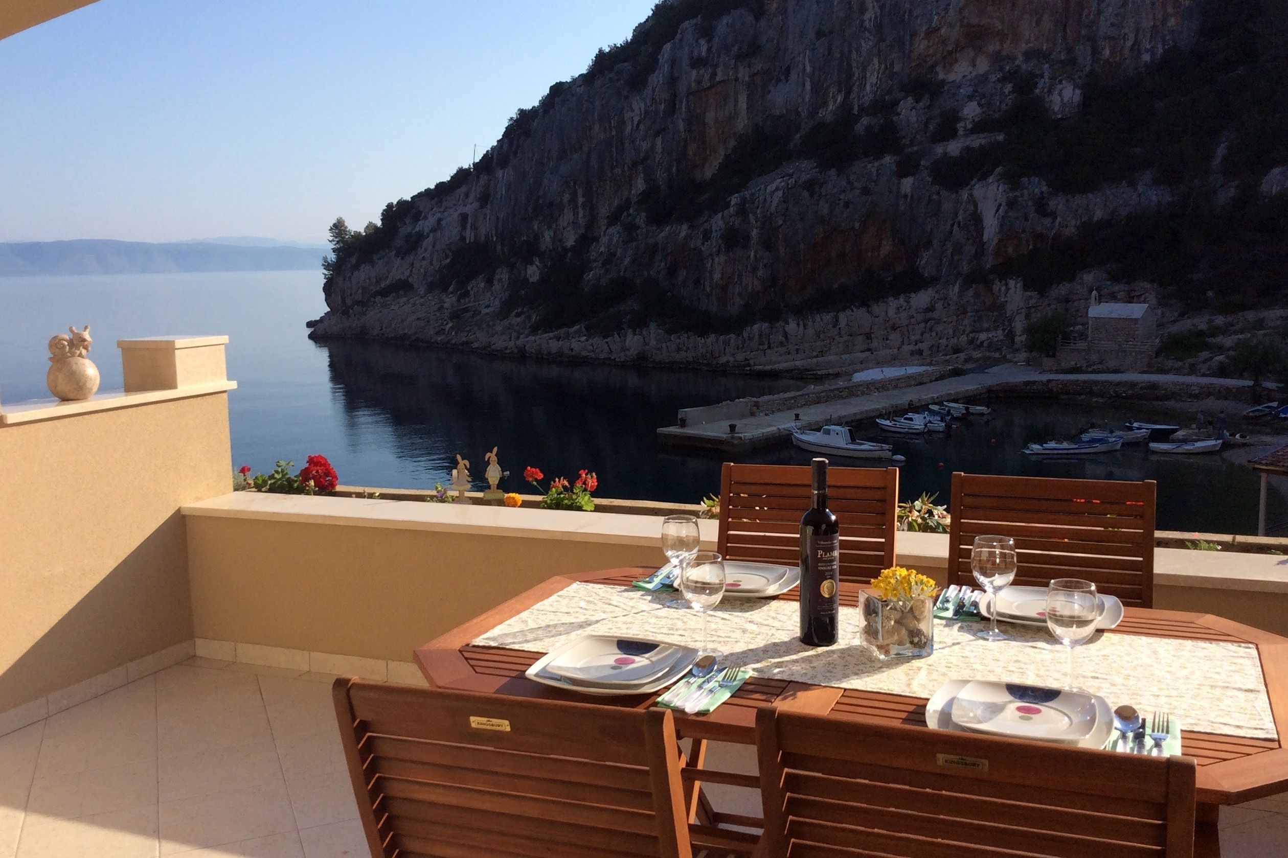 One bedroom apartment near beach Cove Vela Stiniva, Hvar  A-b