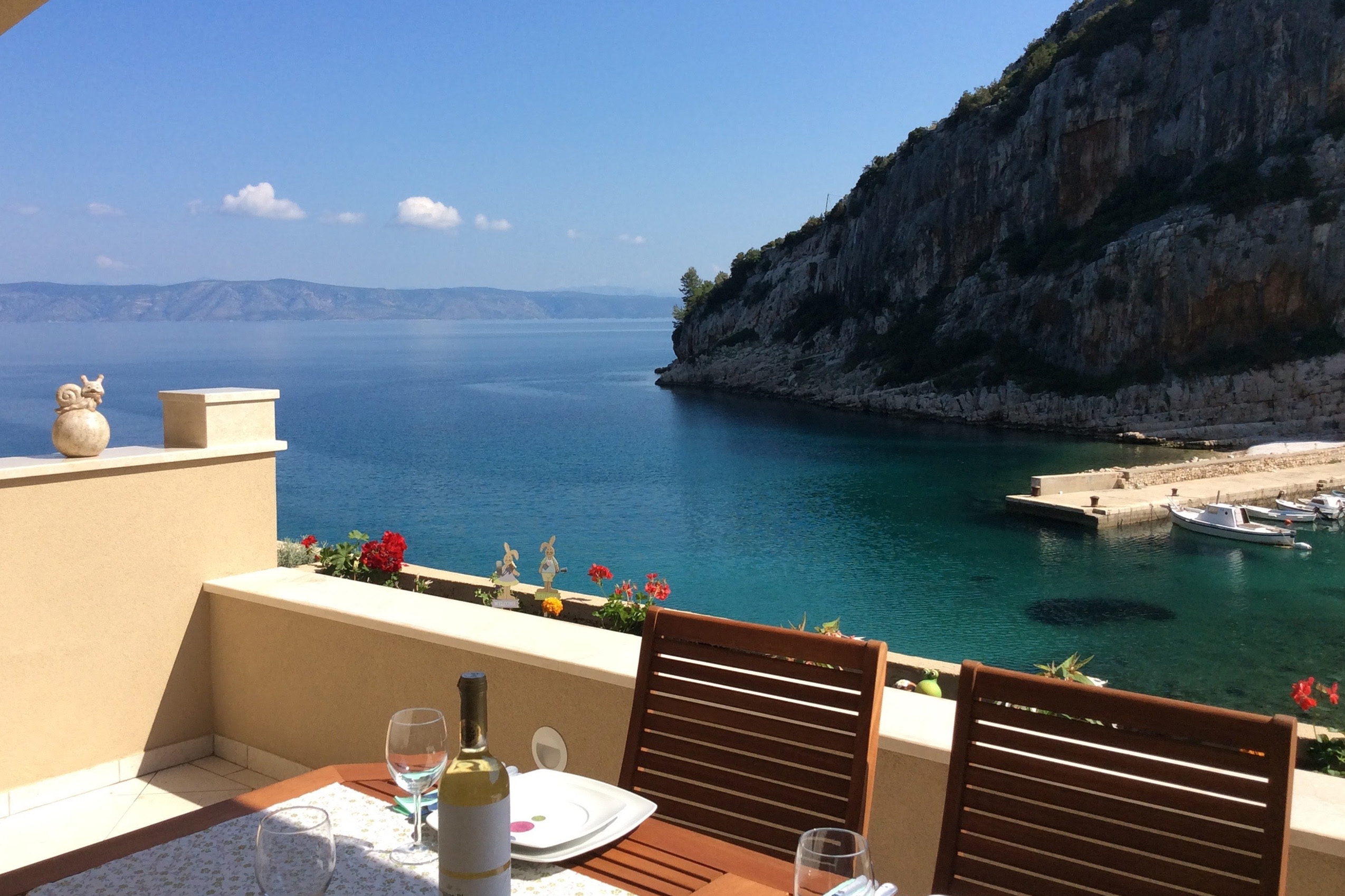 One bedroom apartment near beach Cove Vela Stiniva, Hvar (A-6864-c)