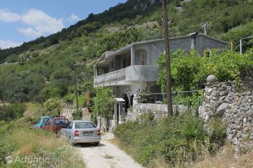 Property Veliko Brdo, Makarska, Property 6871 - Apartments with pebble beach.