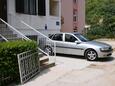 Podaca, Makarska, Parking lot 6874 - Apartments near sea with pebble beach.