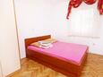 Slaapkamer Makarska, Slaapkamer in the apartment, (pet friendly) en WiFi.