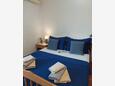 Spavaća soba Gradac, Spavaća soba u smještaju tipa studio-apartment, dostupna klima, kućni ljubimci dozvoljeni i WiFi.