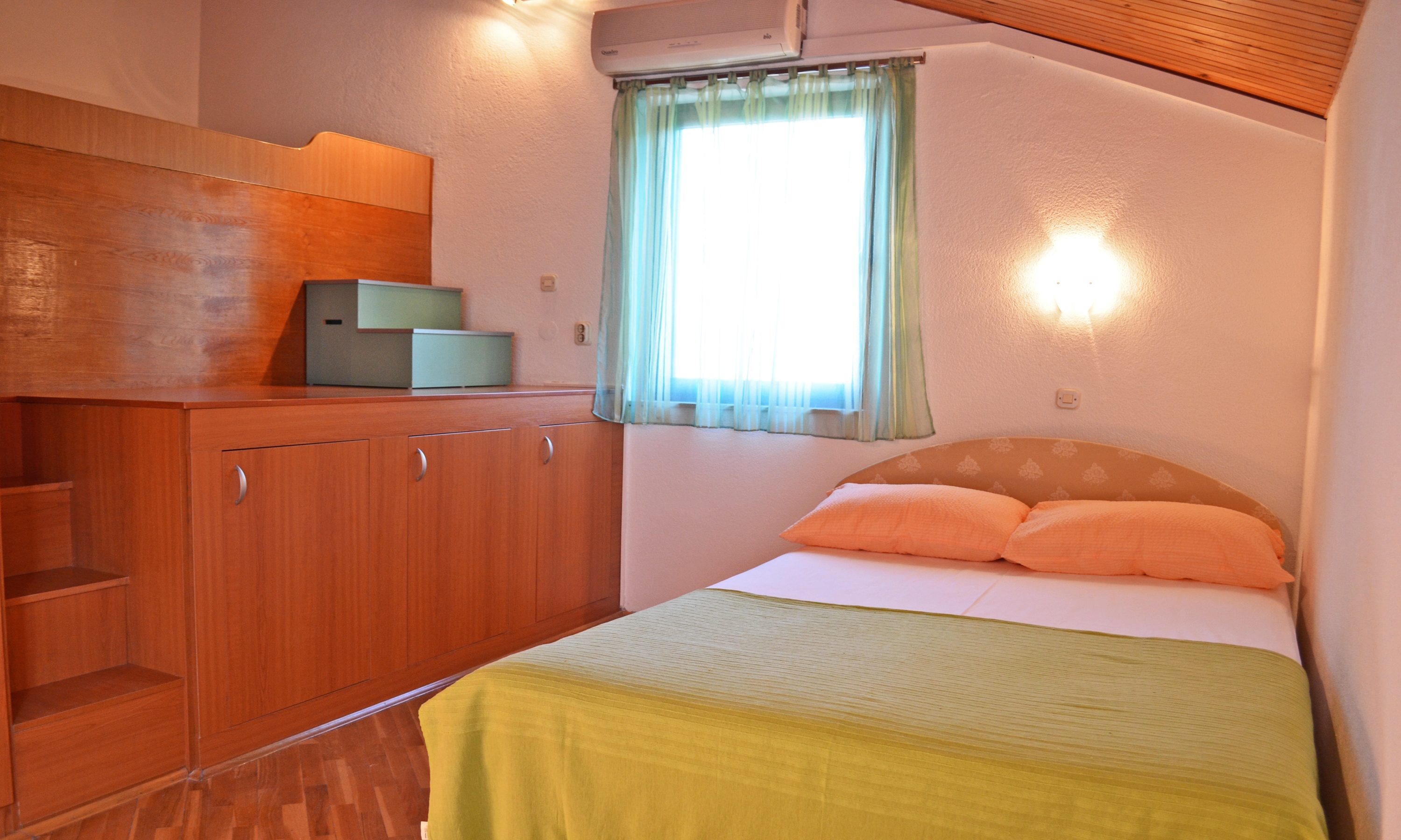 Three bedroom apartment with terrace and sea view Slatine, Čiovo  A-a
