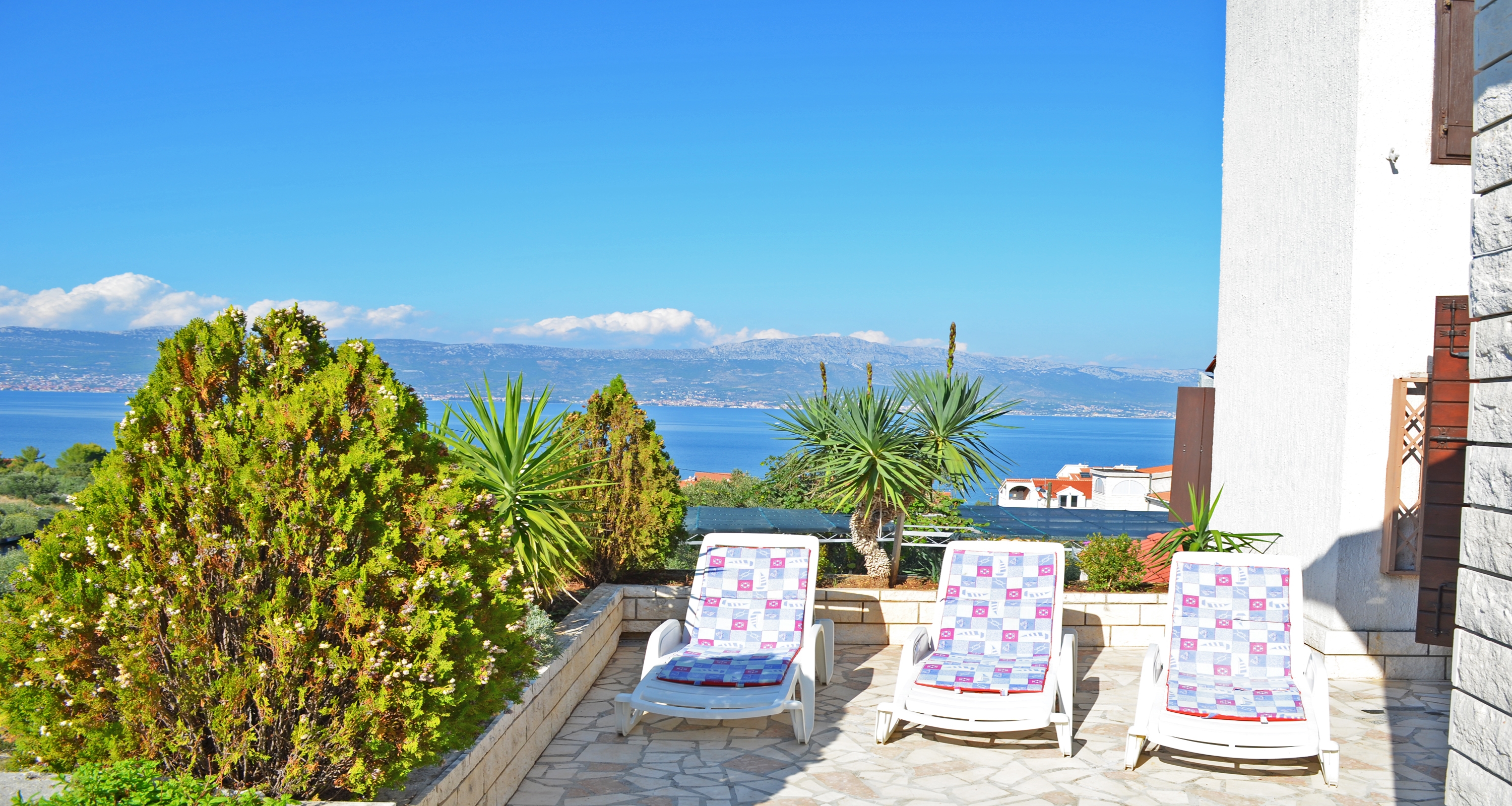 Three bedroom apartment with terrace and sea view Slatine, Čiovo  A-a