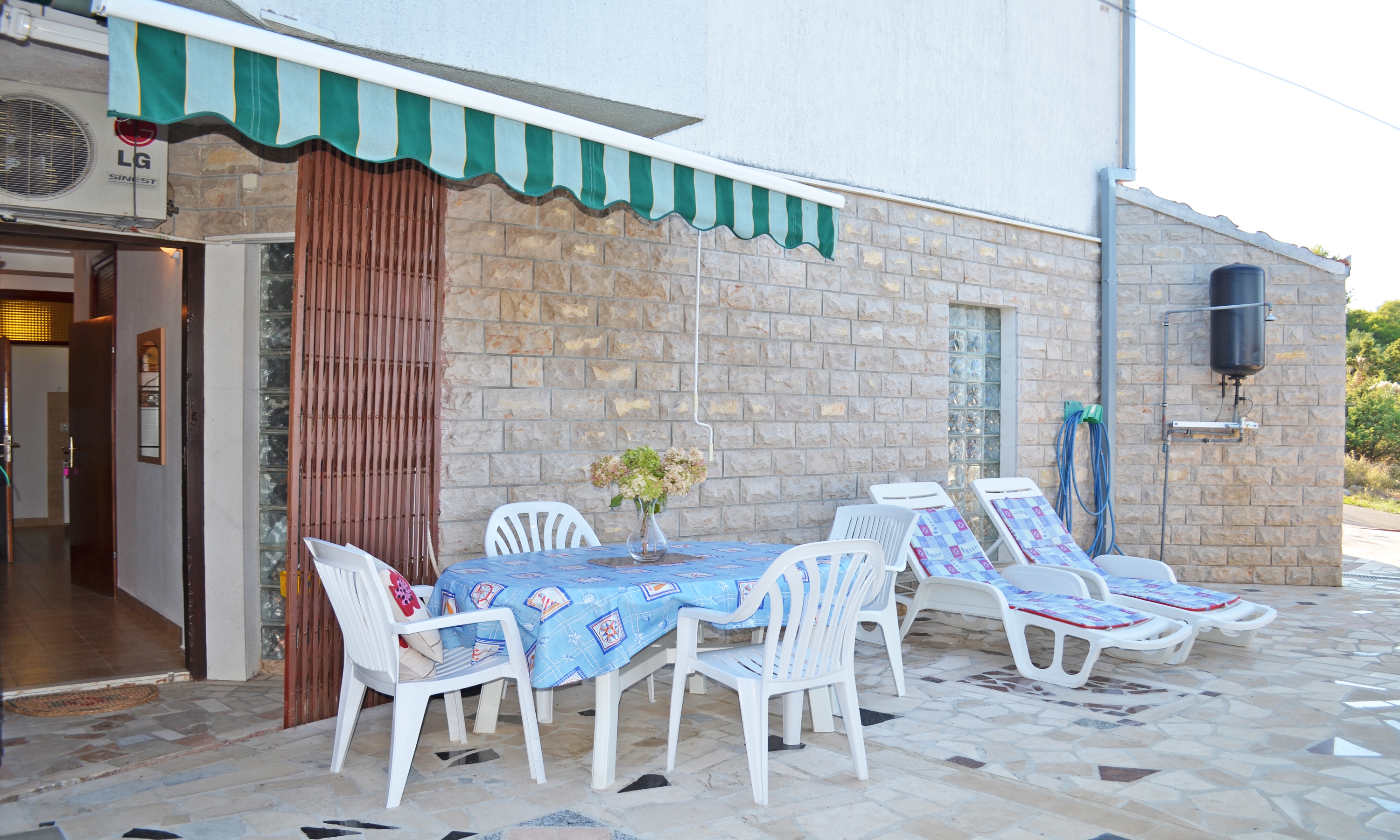 Two bedroom apartment with terrace and sea view Slatine, Čiovo (A-6891-b)